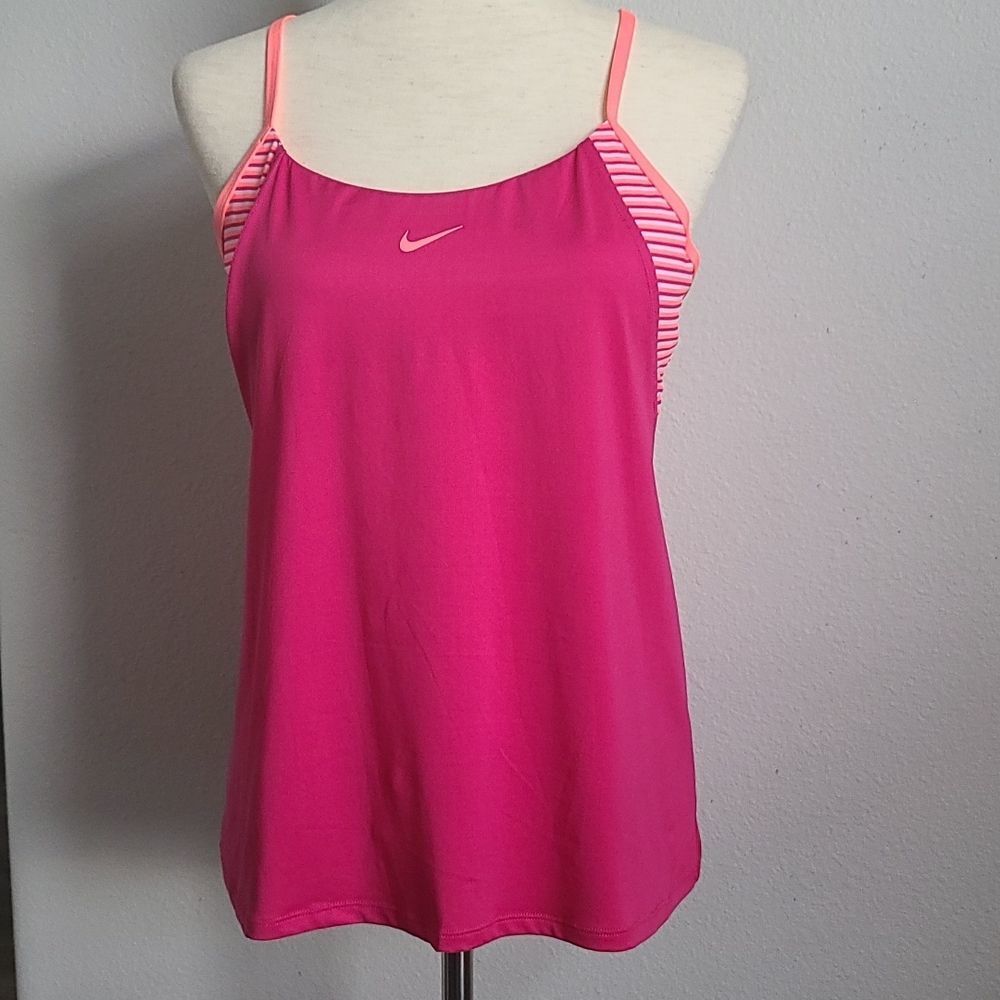 NIKE Workout top. - Picture 1 of 12